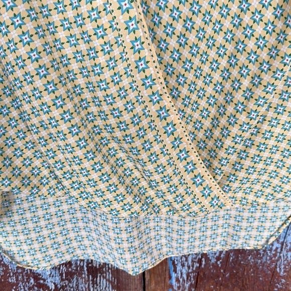 Max Studio Yellow Print Top Size Medium - Picture 3 of 5